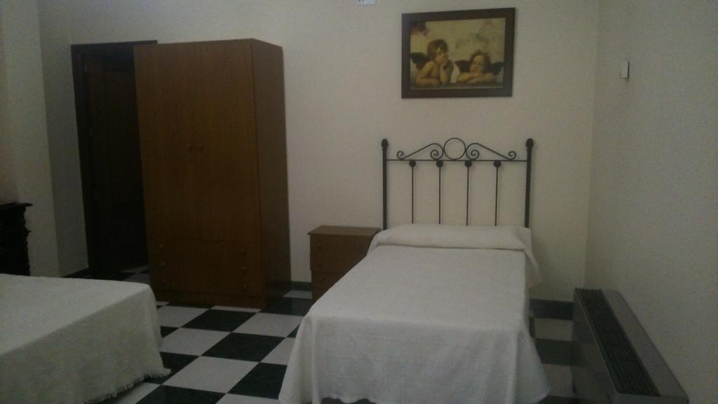 Hostal El Camionero Burguillos Del Cerro Rom bilde